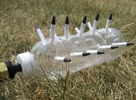 plastic-water-bottle-lawn-sprinkler